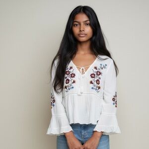 CLICHE’ boutique lady size large 100% cotton blouse, new embroidered